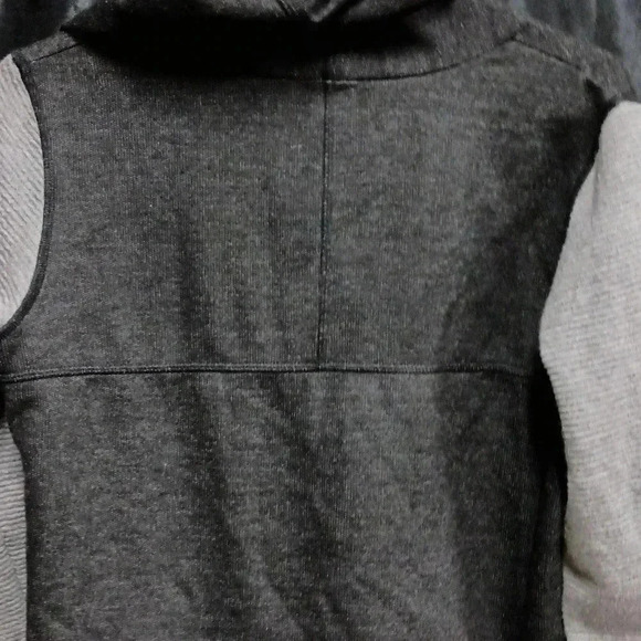 Studio One Black and Gray Cardigan - Picture 7 of 8